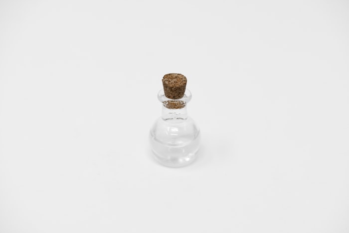 Petite bouteille artisanale bouchée de liège