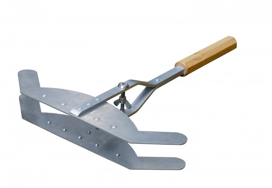 Pince à raclette TTM tenant une demi-meule